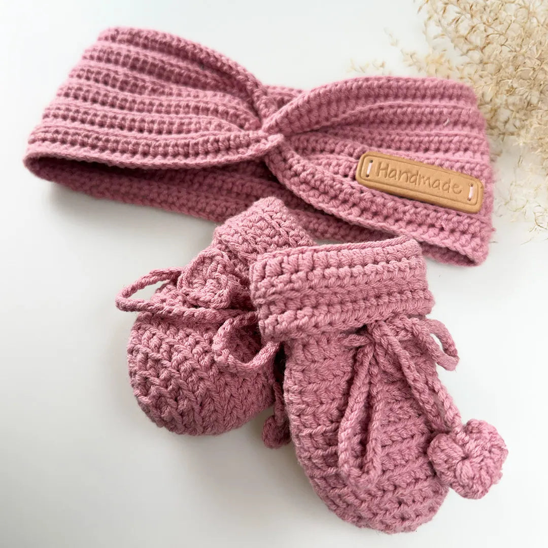 Stirnband und Babyfäustlinge im Set